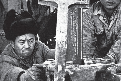 p41-2 石油"铁人"王进喜等上世纪五六十年代的劳模绝大多数是以工人
