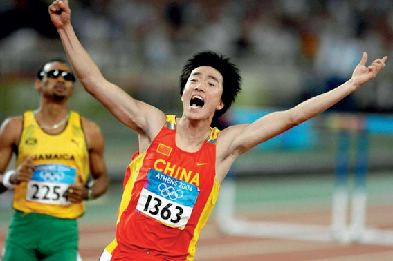 p42-7 此外,2005年全国劳模的名单中还出现了姚明、刘翔的名字。 图片来源:新华社 网络