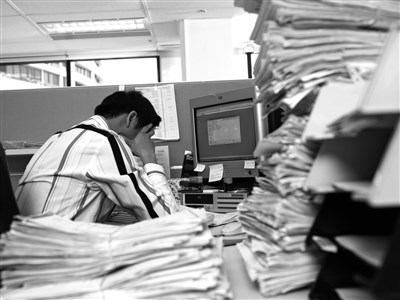 弱市下的公募赎回现状 下折分级遭巨额赎回_金