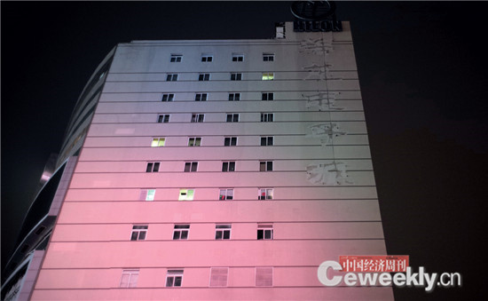 p46 海龙电子城的印迹在霓虹灯下诉说曾经的辉煌。