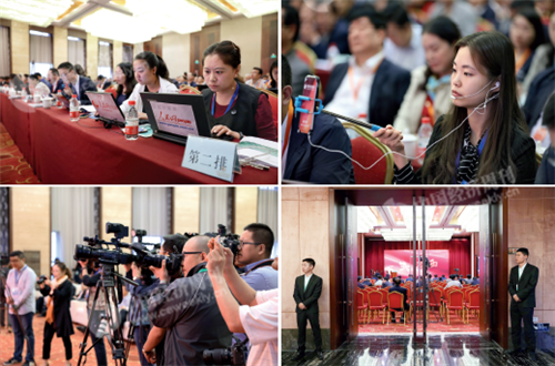 p15(2)國內眾多媒體聚焦首屆中國扶貧論壇。