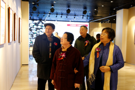 谢美林"粉彩青绿山水瓷绘"引领中国陶瓷艺术发展新方向