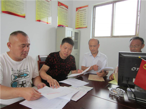 开封教育局驻杞县罗寨村工作队:吃住在村扶贫