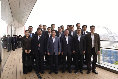 中共上海市委常委,浦东新区区委书记,中国(上海)自由贸易试验区管委会主任翁祖亮到会会见部分央企集团领导。