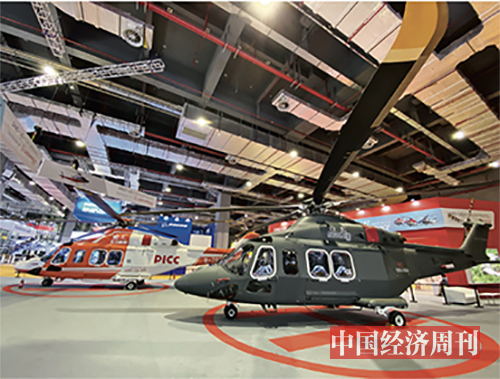 p26 金汇通航的3 架意大利进口救援直升机亮相进博会。其中，AW139 直升机与AW119 直升机都配设有专业的救援设备，被称为“空中移动ICU”。