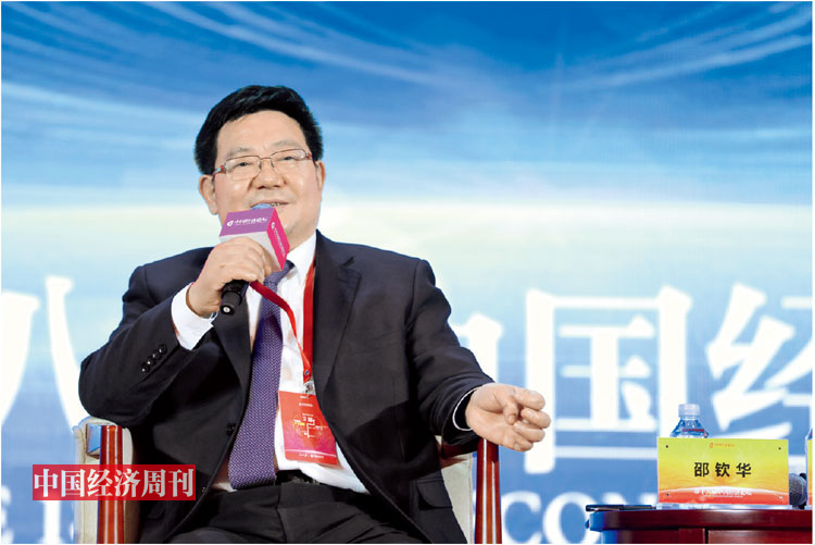 p090 邵钦华在第十八届中国经济论坛上参加“优化营商环境 助力企业发展”分论坛