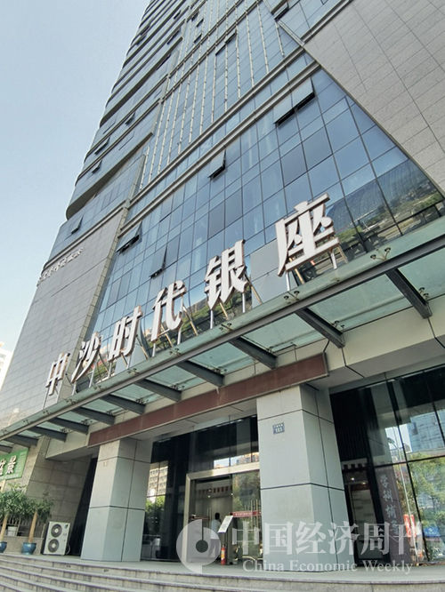 34位于杭州市天城东路183号的中沙时代银座，“友客”办公场所即位于该楼17层。《中国经济周刊》记者
