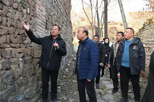 人大代表视察北冶甘泉古窑村文化旅游项目