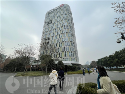 现场董事长被投毒原因曝光记者探访游族总部多名保安值守