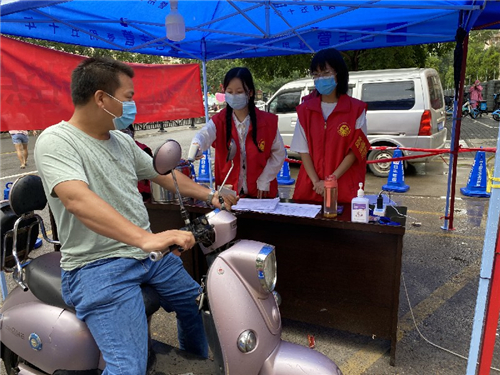 青春心向党61战疫显担当洛阳洛龙区龙门街道大学生志愿者在疫情防控