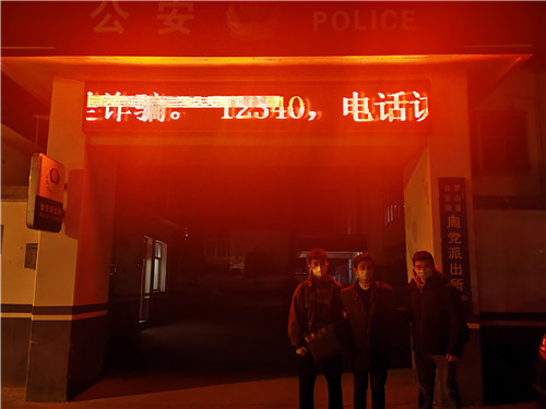 由青岛开往深圳的t396次列车疾驰在京九线上,持有15号车厢5号卧铺票的