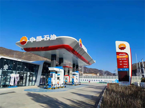 在距离北京2022年冬奥会开幕50天之际，中国石油首座新形象标准综合能源站在河北省张家口市崇礼北油氢合建站正式发布。