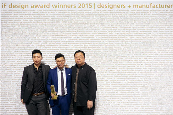 锤子科技CEO罗永浩、工业设计副总裁李剑叶和Ammunition设计师舒宣出席2015 iF设计之夜