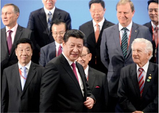 p34 3月28日，中国国家主席习近平与出席博鳌亚洲论坛2015 年年会的外国部长、部长级嘉宾合影。中新社
