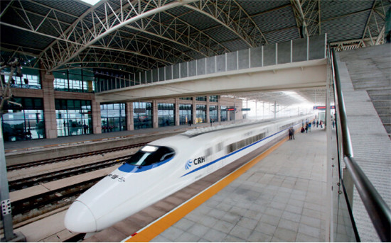 p53-2 高速铁路，东连京沪线，西接京九线，淮南迎来第一班高铁。