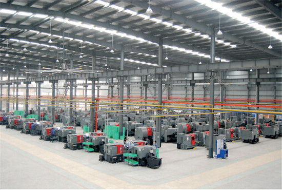 p82-1 全国最大的汽车空调离合器生产基地，蚌埠安徽昊方机电股份有限公司生产车间一角。
