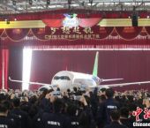 国产大飞机C919向全球公开亮相