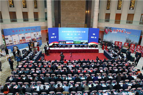 1、11月6日，庆阳市招商引资项目推介会暨签约仪式在北京举行。当天现场签约项目37个，签约总额496.97亿元。