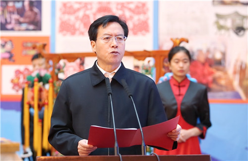 4、庆阳市委副书记、市长贠建民主持会议