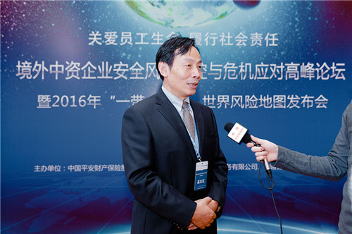 中国现代国际关系研究院院长特别助理李伟在论坛上接受媒体采访
