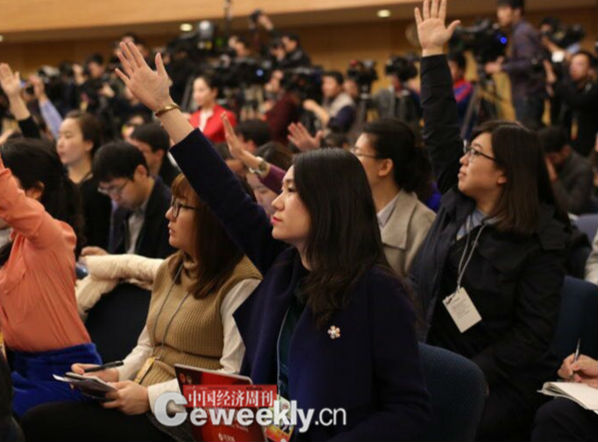 【两会风采】报道两会的记者们