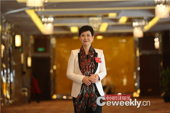 2016年是中国大唐集团公司副总经理李小琳作为全国政协委员履职的第9年，也是她离开中电国际履新大唐集团后在全国政协会议上的首度亮相。_副本