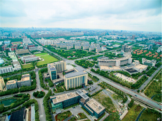 p53 2015 年5 月30 日，航拍上海张江高科技园区。