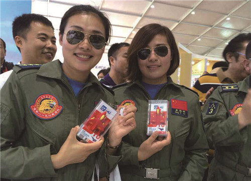 2014中国航展上产品深受空军八一飞行表演队员的喜爱