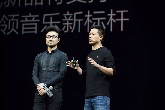 著名音乐人汪峰表示，旗下Fiil品牌耳机也将作为超级手机的配件出现。