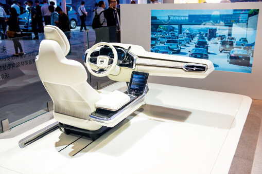 p51-1 模拟驾驶，让观众体验一把高科技看展之旅。