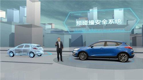 吉利汽车销售公司总经理助理、A级平台产品营销总监 宋军介绍帝豪GS产品