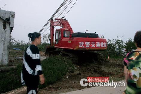 p35-4武警水电部队参与救援《中国经济周刊》记者 刘照普I 摄