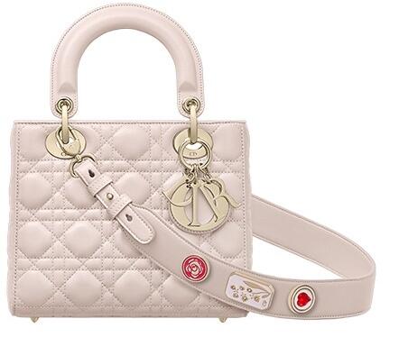 8月1日至4日， Lady Dior Small七夕限定款手袋通过线上限量发售，定价为28000元