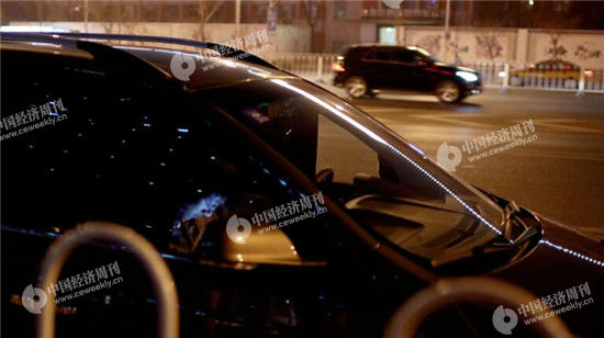 P25 北京四惠东“趴活”的黑车 《中国经济周刊》视觉中心 首席摄影记者 肖翊 摄