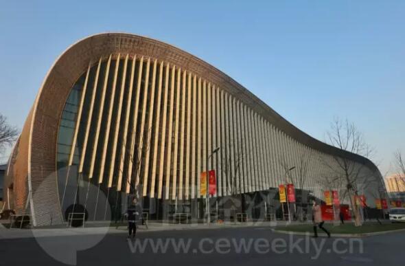 人民日报社新媒体大楼全新启用的报告厅，就是论坛的主会场。