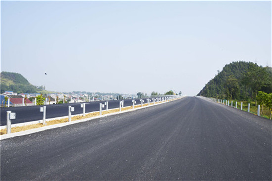 资料图片：在建的秀松高速（秀山至贵州松桃）