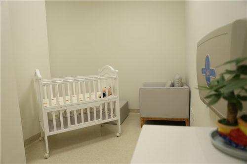 全科中心在儿童诊区边设置了母婴室