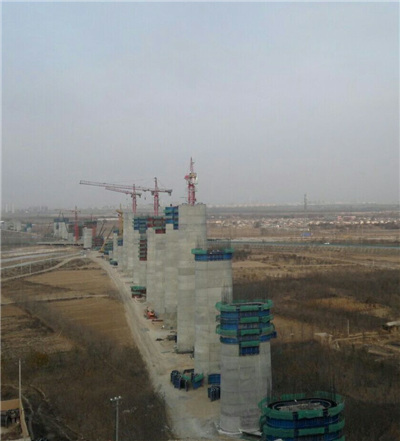 正在建设中的杨滩村跨定武高速特大立交桥（1）