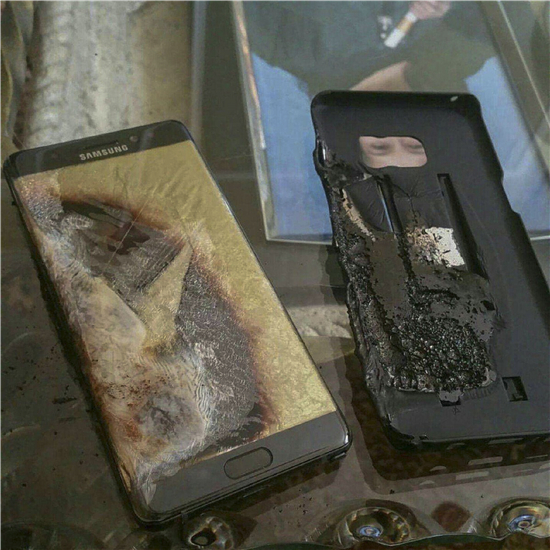 p50 去年，被三星寄予厚望的Galaxy Note 7手机上市后，不断有媒体曝出因锂电池存在缺陷而发生多起起火爆炸事件。