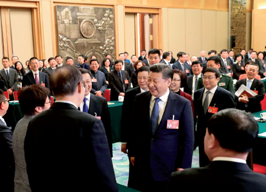 p20(1)2017 年3 月5 日，习近平总书记参加上海代表团审议。