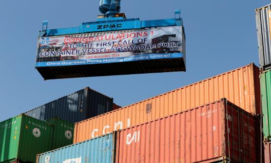 24 中国货船从巴基斯坦瓜达尔港出海 视觉中国