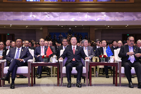 26 中共中央政治局常委、国务院副总理张高丽出席博鳌亚洲论坛2017 年年会开幕式并发表演讲。