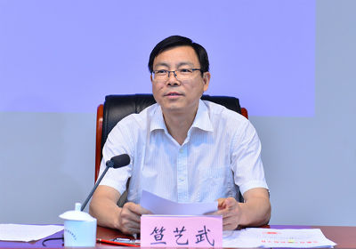 安徽省发改委党组成员、总工程师笪艺武发布新闻。