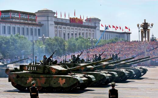 39-4 99 改进型主战坦克是我国新一代主战坦克，达到国际先进水平。该型坦克大量采用复合装甲，融合新时代信息化作战技术，是中国陆军的重要突击力量。 图片来源：视觉中国 新华社