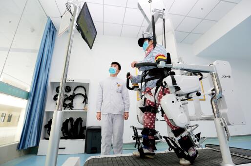 69 2016 年，中国康复医疗市场规模约270 亿元。视觉中国