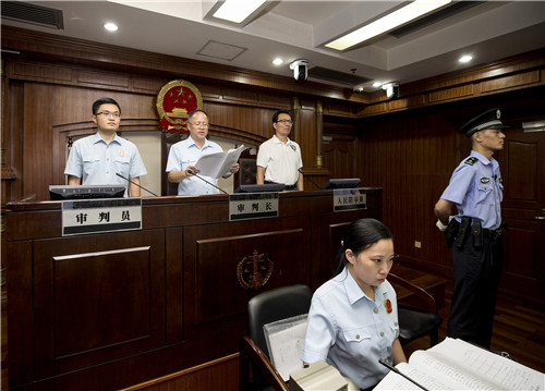 2017年8月28日下午，静安法院对一起”套路贷“案件进行宣判 拍摄者 刘宁