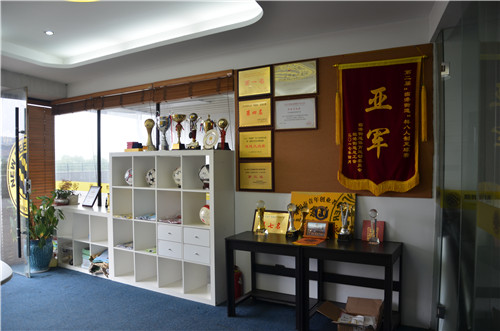 2,新蜂体育文化经纪有限公司的荣誉墙 摄影 陈瑜