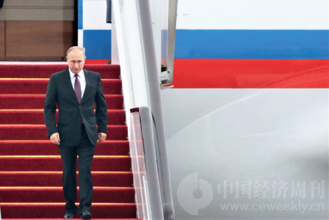 p31(1) 9 月3 日下午，俄罗斯总统普京走下专机舷梯。