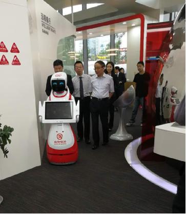 “智慧金融”--北京银行智慧银行智能服务机器人