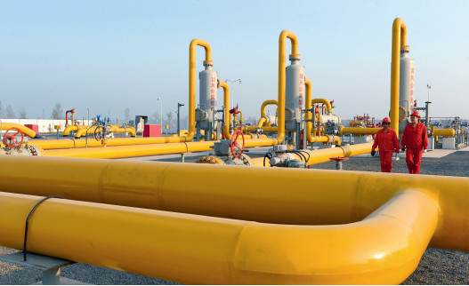 P83 中国已经形成全国性的天然气管道网络，并与沿海星罗棋布的LNG接收站连为一体。这种建设速度在世界上绝无仅有。 视觉中国